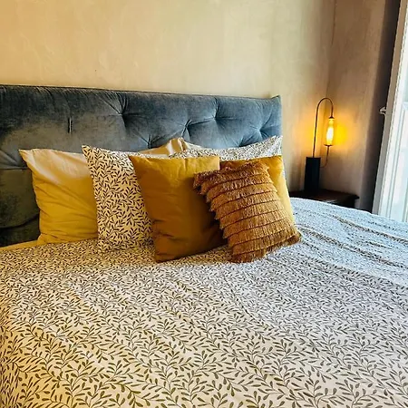 Bedroom In The 18th Century Style Lissabon