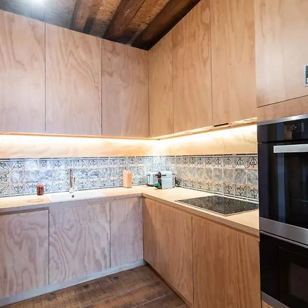 Проживание в семье Bedroom In The 18th Century Style